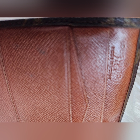 Louis Vuitton Vintage Compact Wallet. - Picture 6 of 16